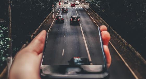 Vezetés közben a Google Térképet használja GPS-ként? Épp egy autós funkciót vesznek ki belőle