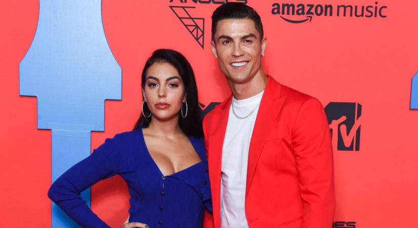 A hétvégén megnősülhet Cristiano Ronaldo: egy hatalmas gyémántgyűrű buktatta le a párt