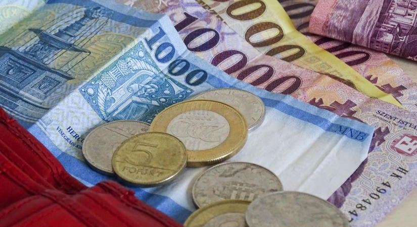 Az átlagmagyar 746 ezer forintot keresett júliusban