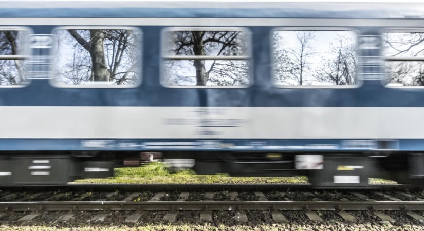 Több vonat közlekedését is érinti az óraátállítás