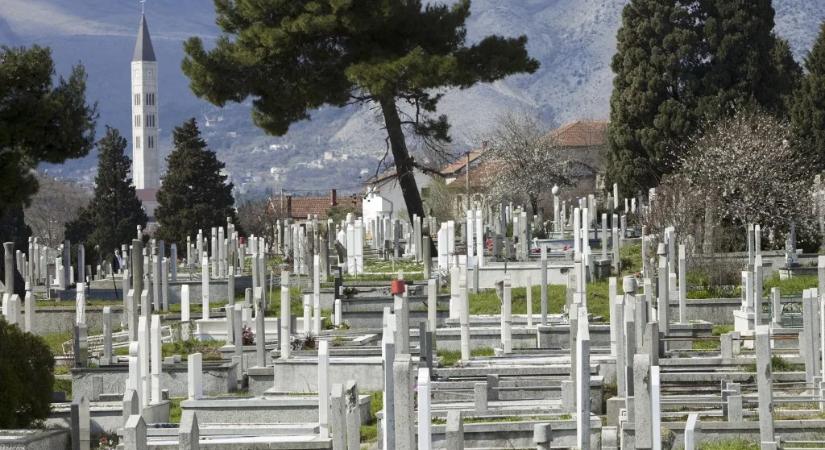 Sertésfejet találtak egy muszlim temetőben Mostarban