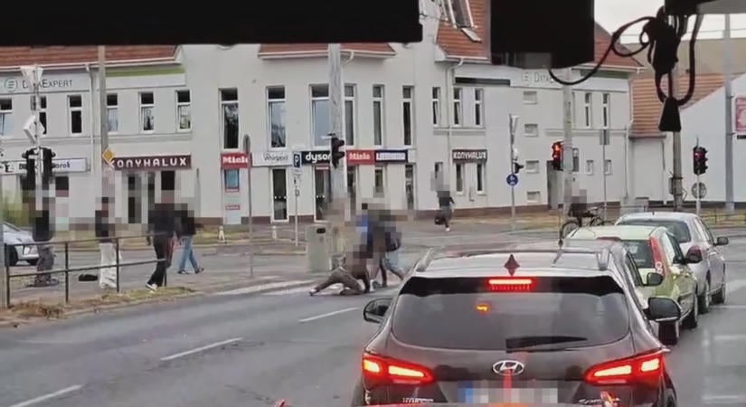 Szerelmi ügy miatt törhetett ki a verekedés – többen egymásnak estek az utcán