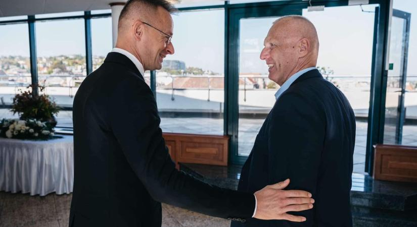 Miért fogadta Szijjártó az orosz titkosszolgálattal együttműködő Georg Spöttle-t?