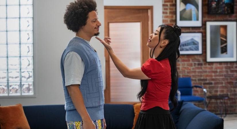 Kisöcsém: A modern streaminggyártás és a szinkronizált agyvérzés mintapéldája (kritika)