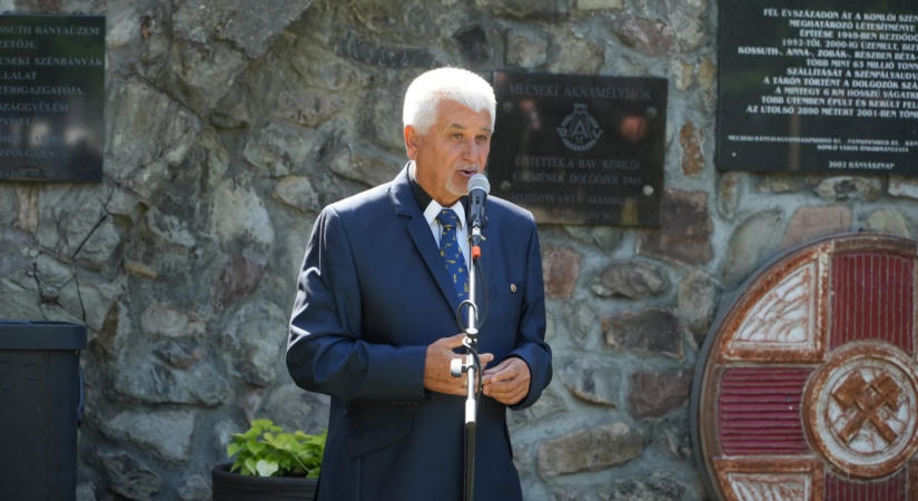 16 év után kirúgta a komlói polgármester a jegyzőt, miután az feljelentést tett