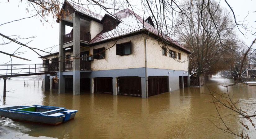 Veszélyt rejt a téli árhullám, Szolnoknál az egész árteret elborította a víz – galériával
