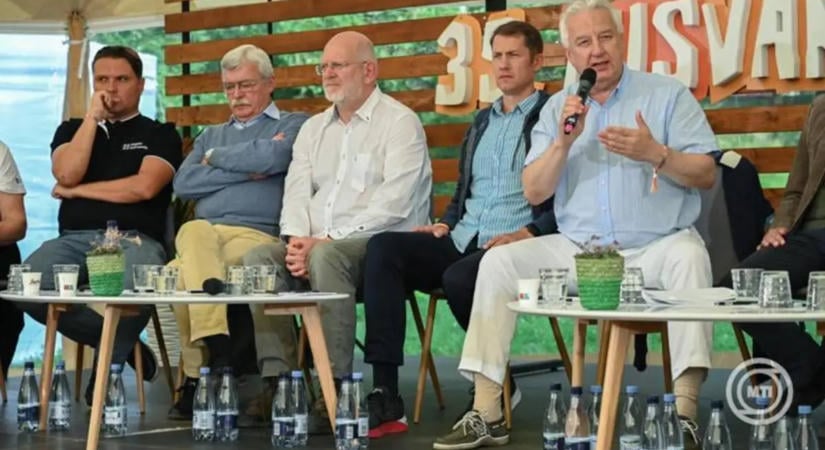 Nemzetpolitikai konszenzust sürgettek a külhoni magyar szervezetek vezetői Tusványoson