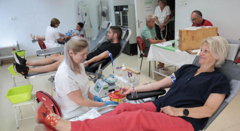A zalai betegeken segít minden csepp vér – elkezdődött a retró véradóhét Zalaegerszegen