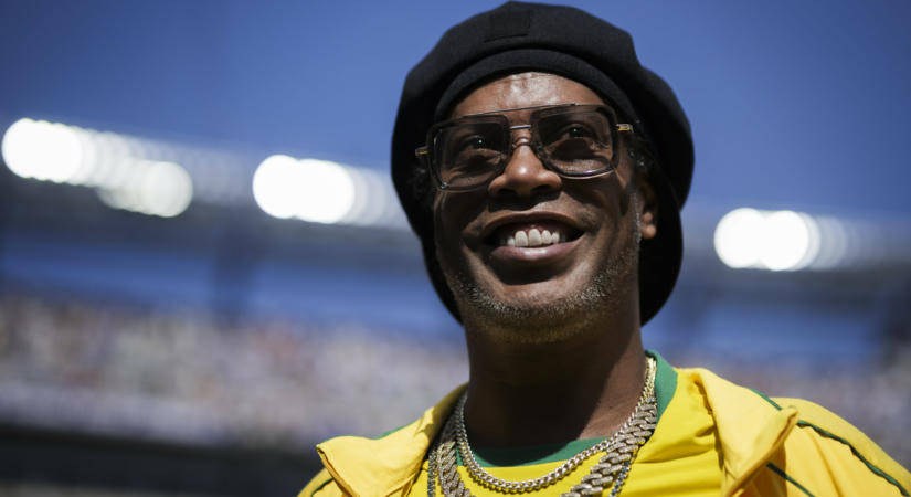 Videó: Ronaldinho megérkezett Olaszországba