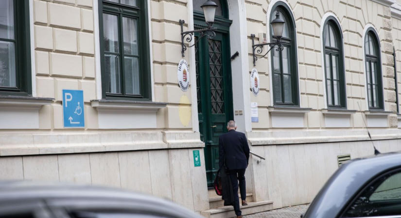 A szerelem hálójában: ahogy a „tökéletes férfi” prostitúcióra kényszerített egy 21 éves lányt Zalában