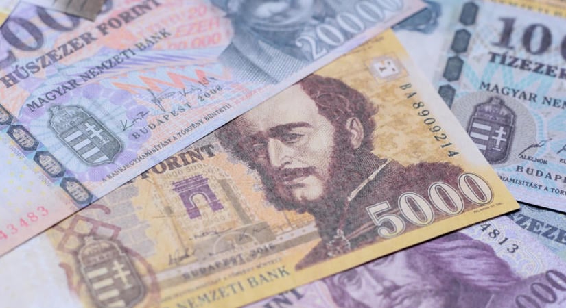 Mikor küldik a 13. és 14. havi nyugdíjat 2027-ben? Erre számíthat több millió jogosult