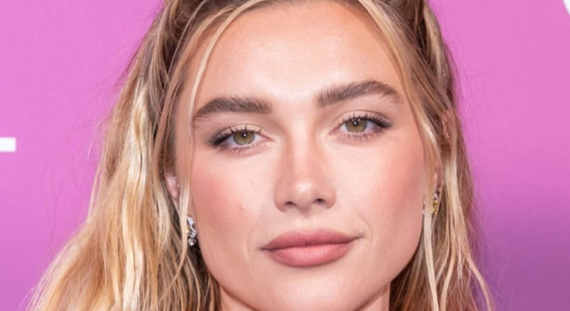 Florence Pugh bemutatja: ez a csizma most minden fekete bokacsizmát leköröz