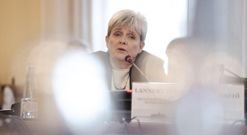 Tizenhat év után először köszöntötte oktatásügyi miniszter a tanárokat pedagógusnap alkalmából