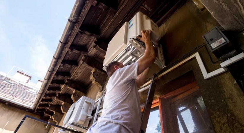 A házi napelem pörgeti a légkondit, de így is dőlnek az áramfogyasztási rekordok