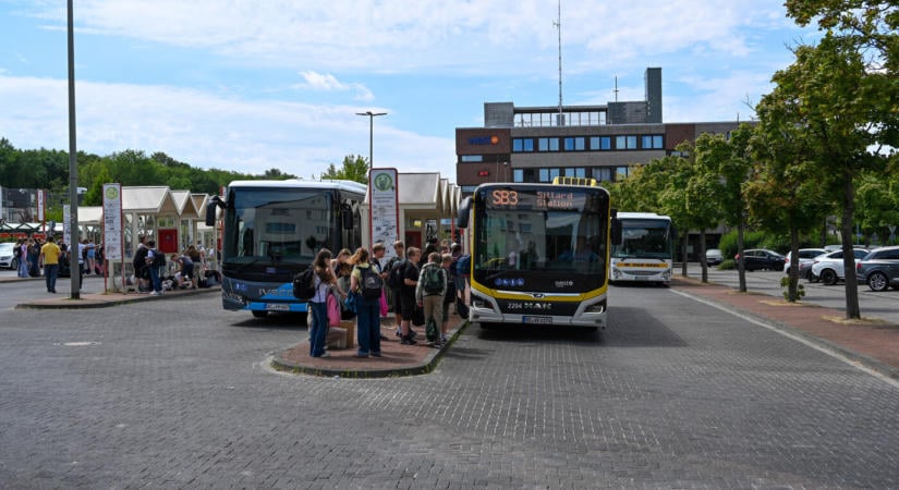 Döbbenetes büntetés: Franciaországban hagytak 8 ipolysági diákot, a szülők feljelentést tettek
