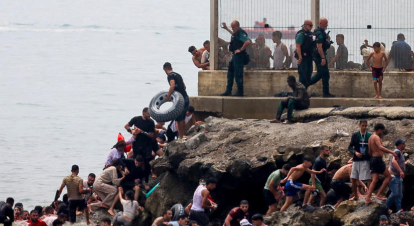 Migrációs hullám: akár 60 ezer illegális bevándorló érkezhetett Ceutába
