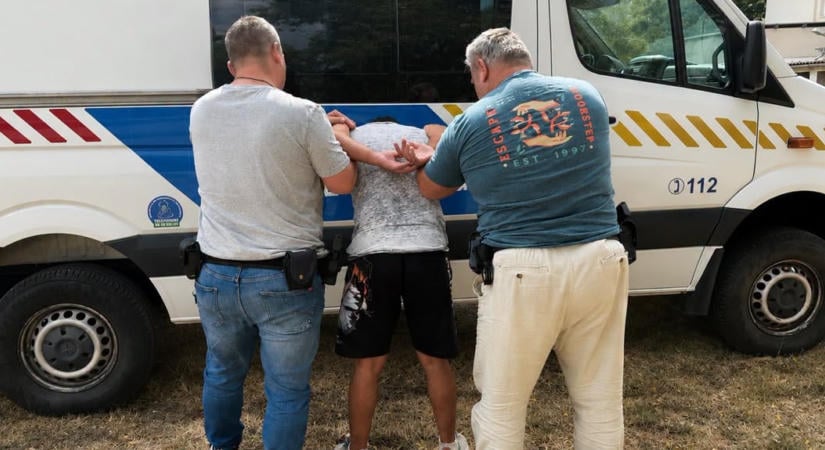 Egy napon belül meglettek a tolvajok, akik pénztárcát loptak a szentesi buszról