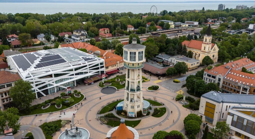 Tizenöten rollerrel száguldottak a belvárosban