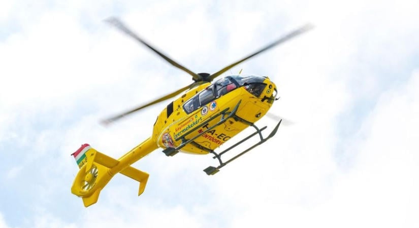 Mentőhelikopter is érkezett az M6-oson Iváncsánál történt balesethez