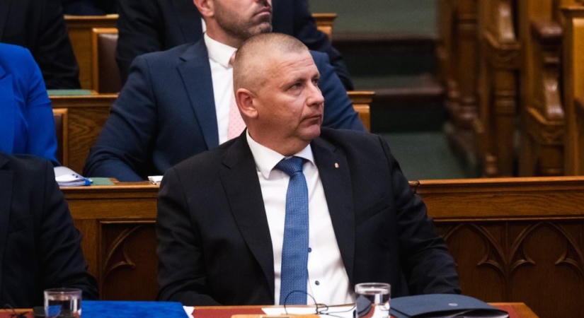 Ruszin-Szendi Romulusz: Megszűnt a lezárás, elszállították a Szabadság hídnál talált robbanótestet