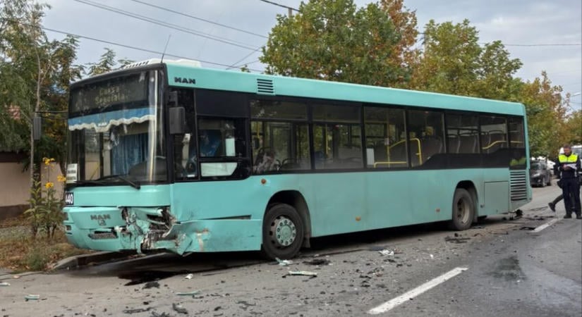 Személyautó és busz ütközött – Meghalt egy 20 éves fiatalember