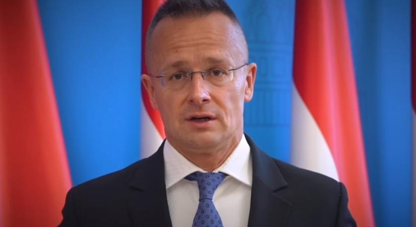 Újabb akkugyár érkezik, Szijjártó ismét benyalt a kommunista Kínának