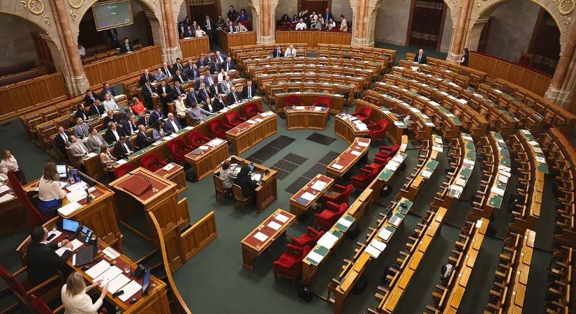A Fidesz–KDNP megtámadta az Alaptörvény 17. módosításának egyik részét, az Alkotmánybíróság elé került az ügy