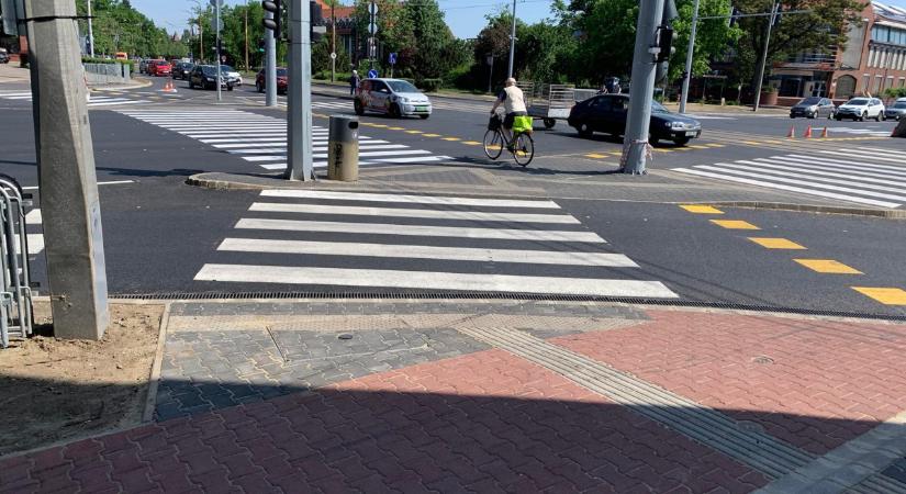 Olvasó: érdekesre sikeredett a Bem téren átadott új gyalogosátkelő