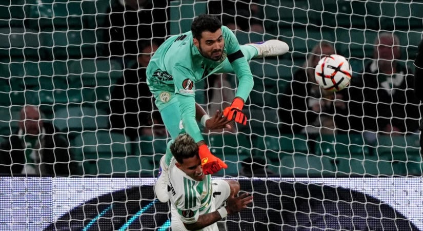 A meccs napján elhunyt magyar énekesnek ajánlotta a Celtic elleni győzelmet a Ferencváros kapusa