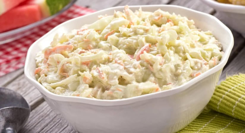 Nem tejföl és nem joghurt: ettől az alapanyagtól lesz igazán ütős a coleslaw
