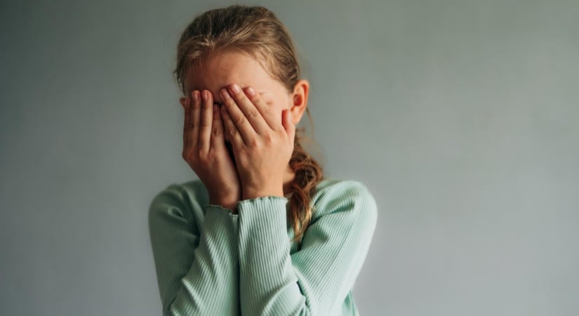 Apa, anya, pia program – 400 ezer „elfeledett gyerek” él Magyarországon szenvedélybeteg szülő mellett