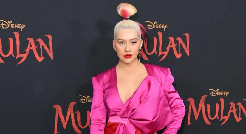 Hűha: Christina Aguilera olyat villantott a vörös szőnyegen, hogy belepirultunk!
