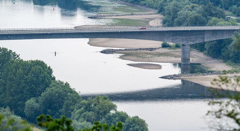 Rejtélyes hajóroncs bukkant elő a Dunából az alacsony vízállás miatt, 89 év után vált láthatóvá