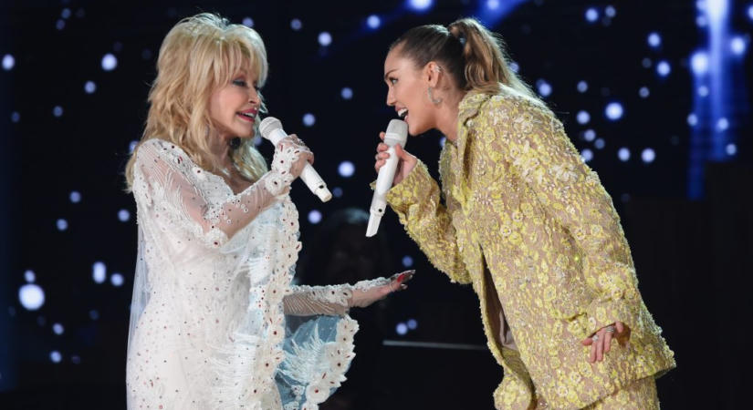 Miley Cyrus elárulta, miről beszélgettek utoljára keresztanyjával, Dolly Partonnal