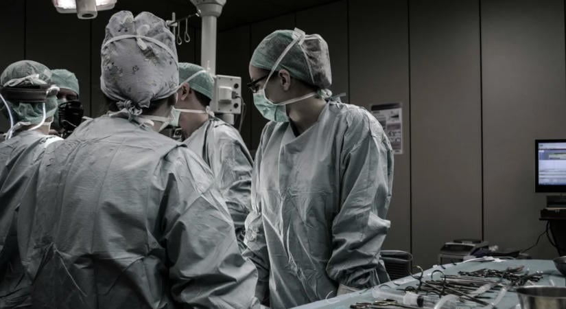 Döbbenten nézték a röntgent az orvosok: őket is sokkolta, mi rejtőzik a férfi beleiben