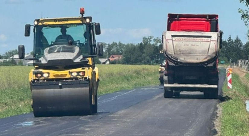 Felvonulnak a munkagépek, több utca is megújul a Balaton-parti településen