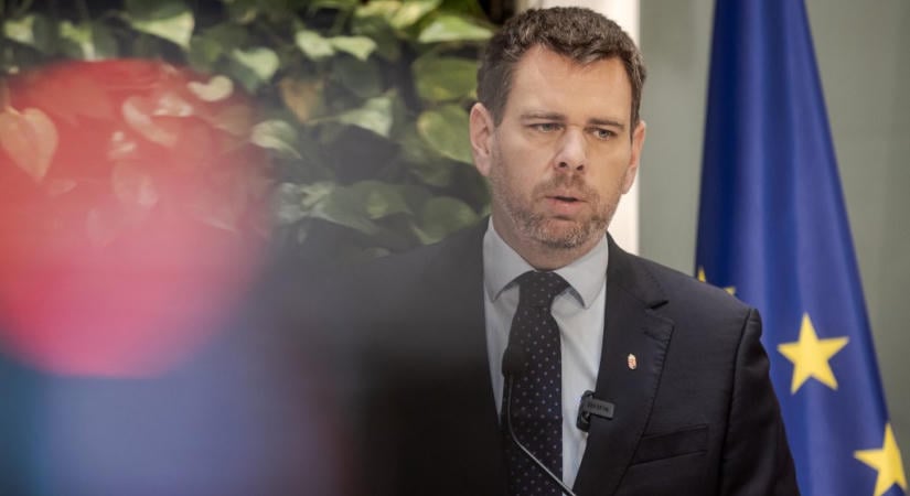 Újabb vasútvonal teljes felújítását ígérte meg Vitézy Dávid