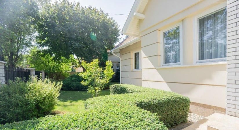 Eladó ház csodás parkkal - Igazi otthon a családnak Győr szívében - sok-sok fotó