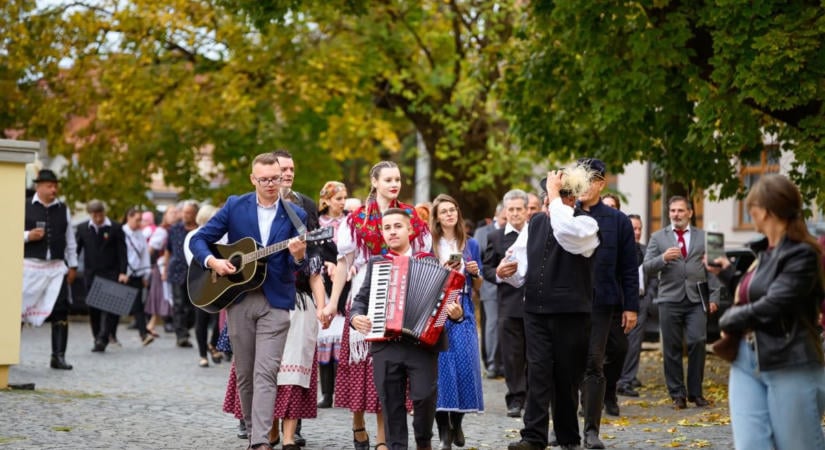 Idén is volt szüreti felvonulás Füleken