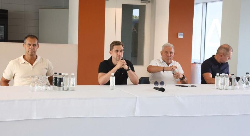 „Csodákat ne várjunk, de álmodozni lehet” – nagy tervekről beszéltek a Szpari ankétján (fotókkal)