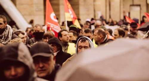 Káosz Franciaországban: iskolafoglalások és tízezres tüntetések országszerte