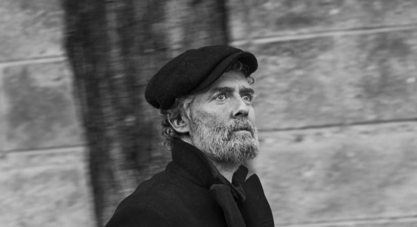 Motorbalesetben elhunyt az Oscar díjas Glen Hansard