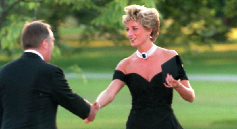 Kalapács alá kerül Diana hercegné legendás „bosszúruhája”