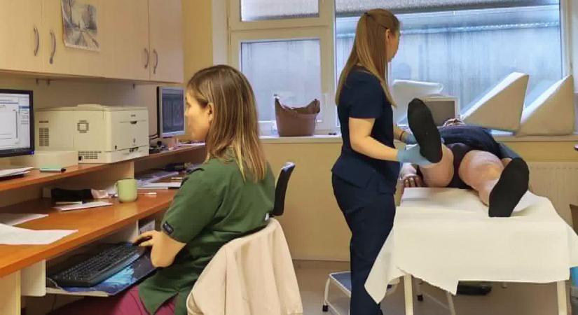 Új fegyver a krónikus fájdalom ellen: csúcstechnológiával erősít a nyíregyházi Fájdalomambulancia