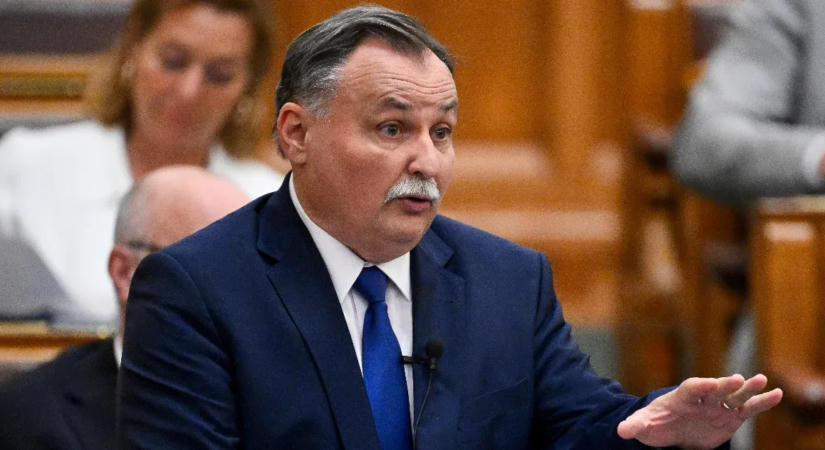 Hadházy felháborodott, hogy kit neveztek ki a MOHU koncessziójának felülvizsgálatára, Gajdos László kommentben cáfolta az egészet