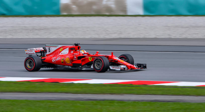82 évesen vezeti Erich Zech Schumacher Forma–1-es Ferrariját!