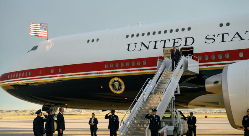 Váratlan és furcsa incidens történt Trump elnöki különgépén