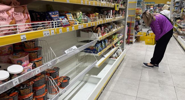 A raktárak elleni orosz csapások élelmiszerhiányt okoztak Kijevben és más városokban – The Guardian
