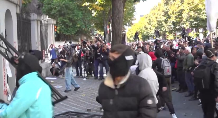 Zavargások Albániában és Franciaországban: erőszakba torkolltak a tüntetések