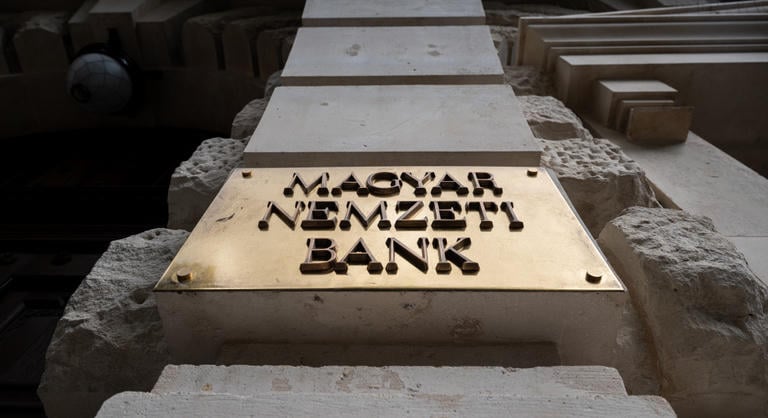 Emlékérmével tiszteleg ’56 hősei előtt a Magyar Nemzeti Bank